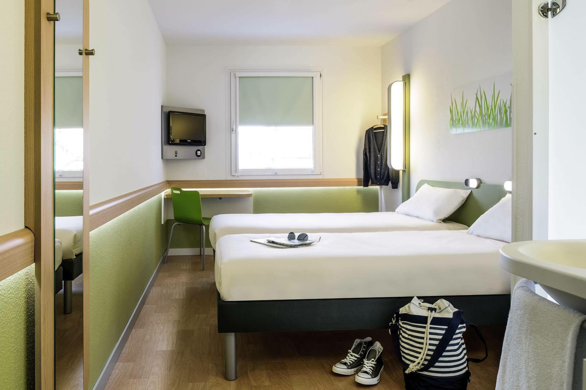 Ibis Budget Fontainebleau Avon Exterior foto