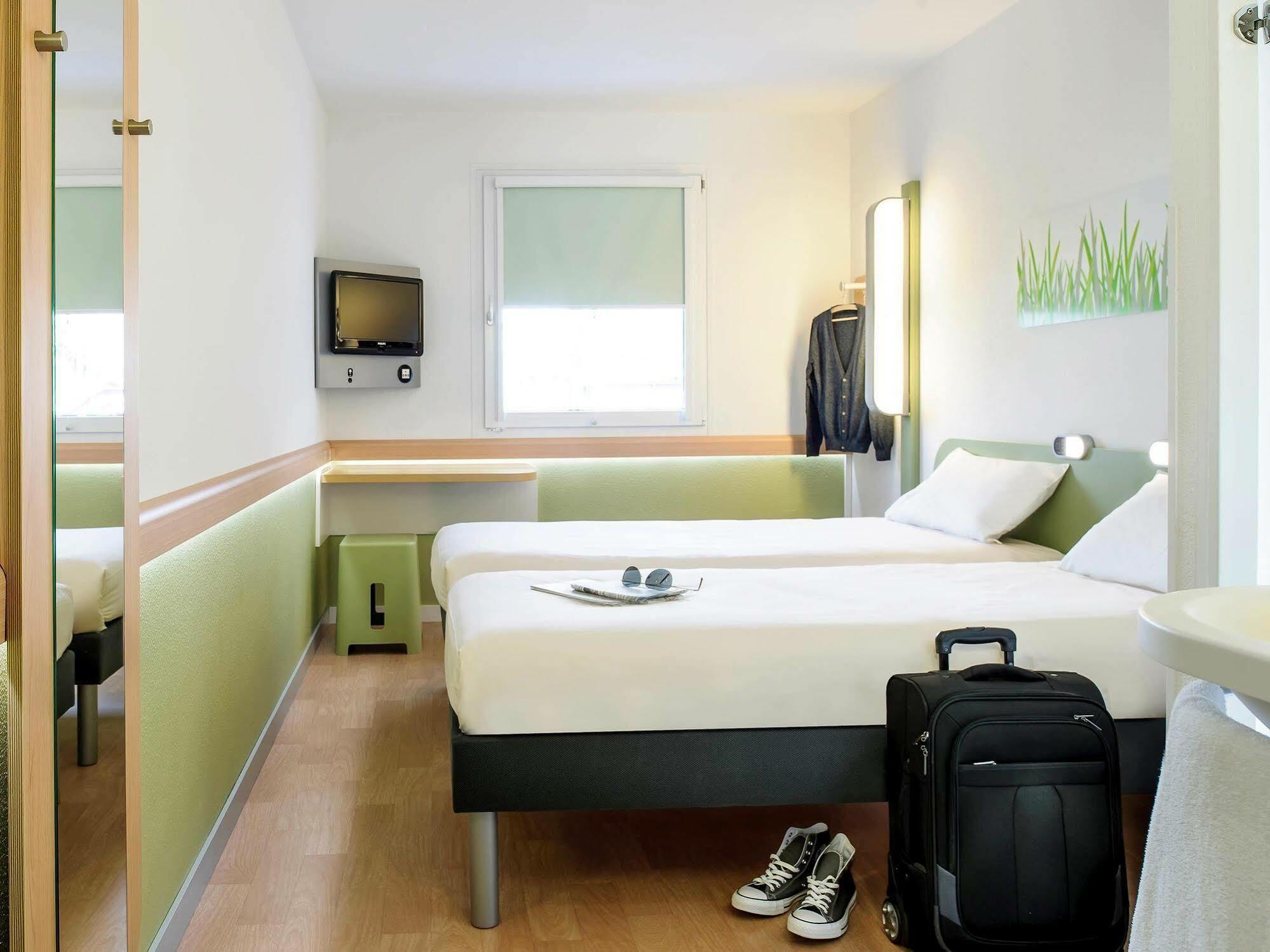 Ibis Budget Fontainebleau Avon Exterior foto